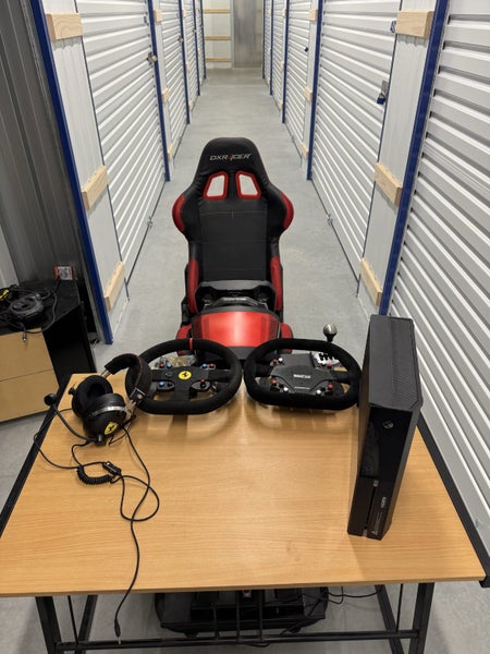 Thrustmaster sim racing rig with XBOX ONE64310652342531110
