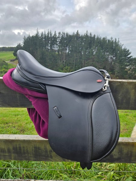 15" Kent and Masters PC GP Saddle Carousel 1