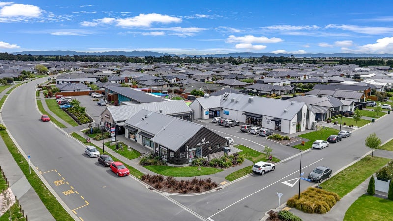 Multi-tenanted suburban retail complex64314149462018111