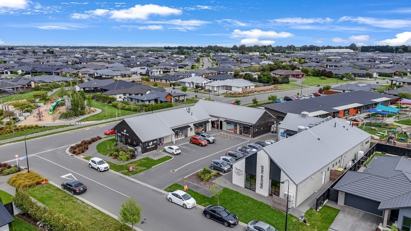 Multi-tenanted suburban retail complex64314149462018114