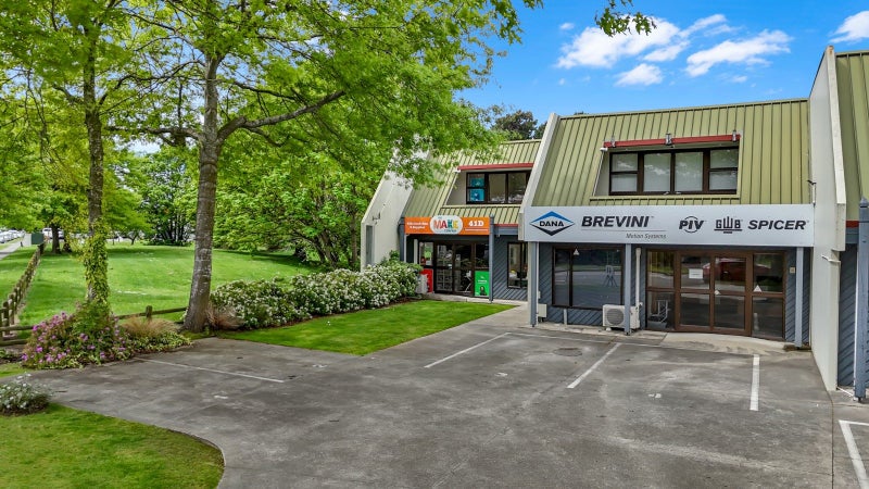 High profile office/warehouse – Birmingham Drive64314149494273110