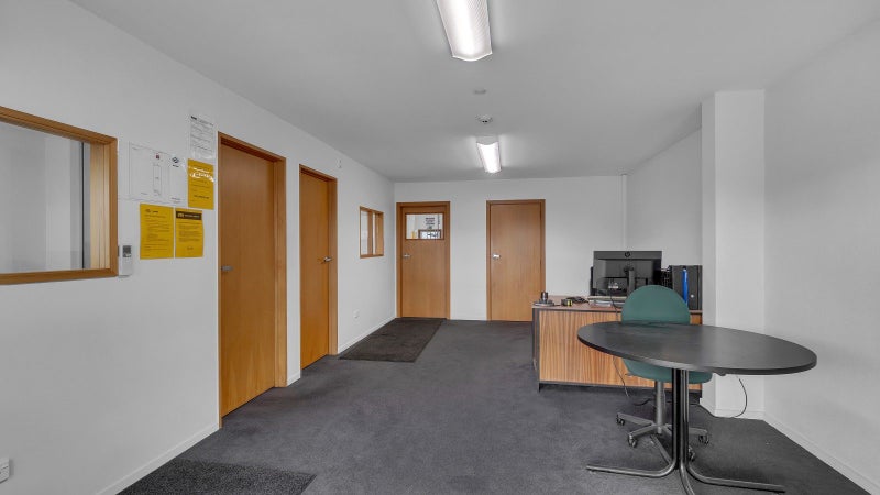 High profile office/warehouse – Birmingham Drive64314149494273111