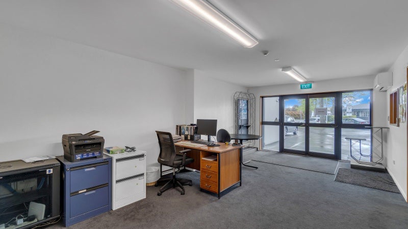 High profile office/warehouse – Birmingham Drive64314149494273112