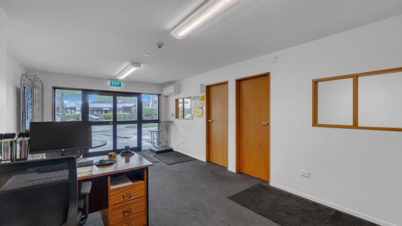 High profile office/warehouse – Birmingham Drive64314149494273113