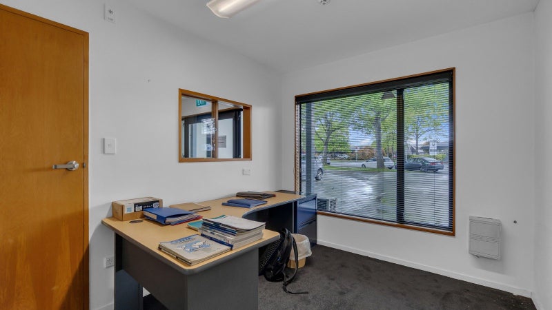 High profile office/warehouse – Birmingham Drive64314149494273114