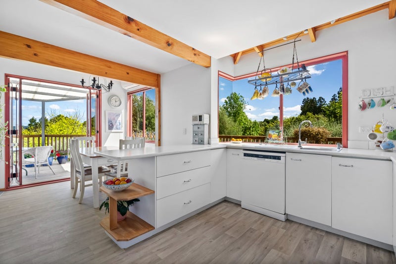 Family Living, Views, and Endless Possibilities64391858000385113