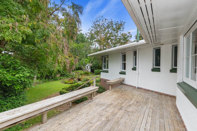 Spacious & Sunny 1950's Gem -1152m2 Section64314878211715113