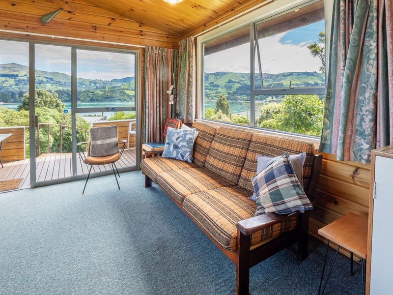 Classic Kiwi Bach With Sea Views64314878302722112