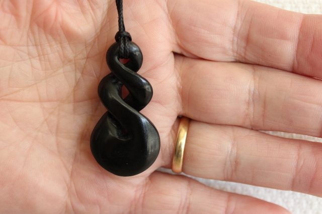 BEAUTIFUL DOUBLE TWIST PENDANT KAWAKAWA / JADE # 144L Carousel 1