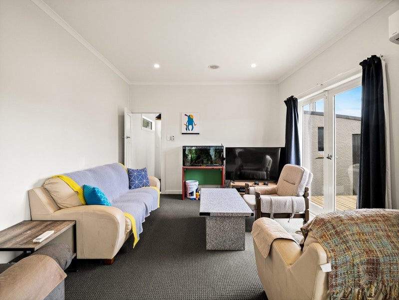 Two Flats, One Title64314966944130113