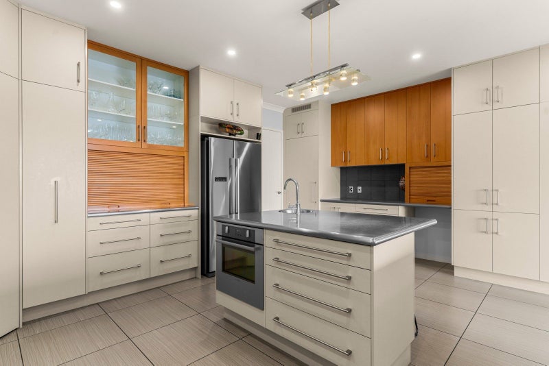 Built for large families and storage64315645749889113