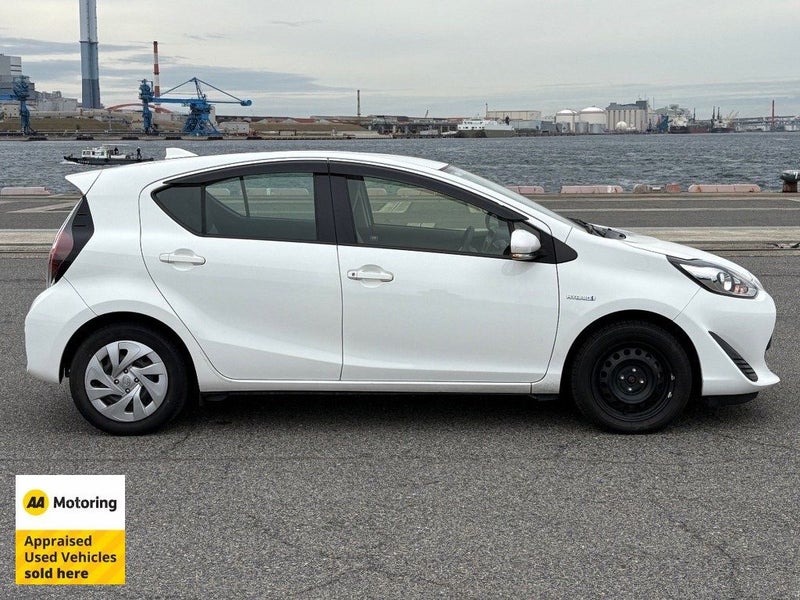 2020 Toyota Aqua Hybrid / Safety Package64315870140546112