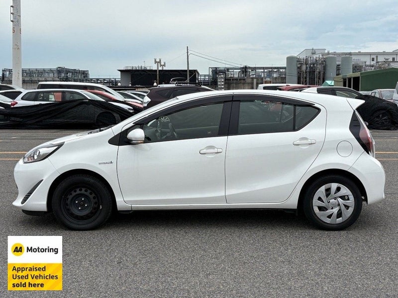 2020 Toyota Aqua Hybrid / Safety Package64315870140546114