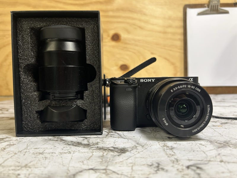 Sony 6400 4K camera with 16-50m AUCTION!! Carousel 1