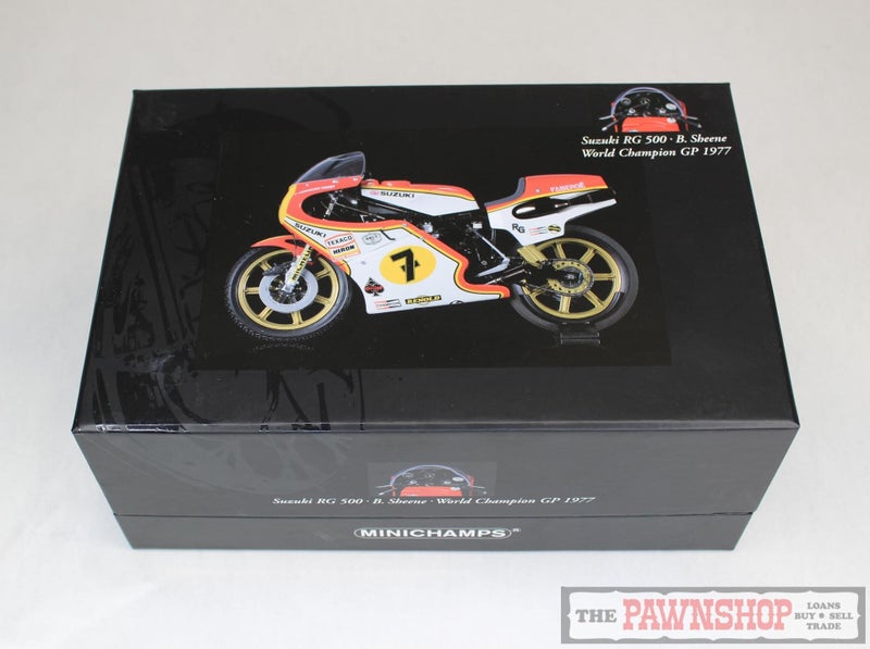 Minichamps Suzuki RG500 - Barry Sheene - 1977 GP World Champion Carousel 4