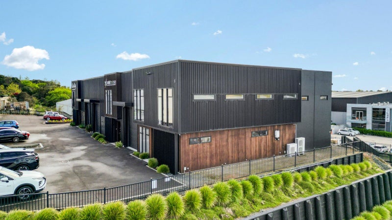 Money pours in64315959097603111