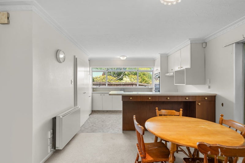 2 minute walk to Burnside High!64316152333314113