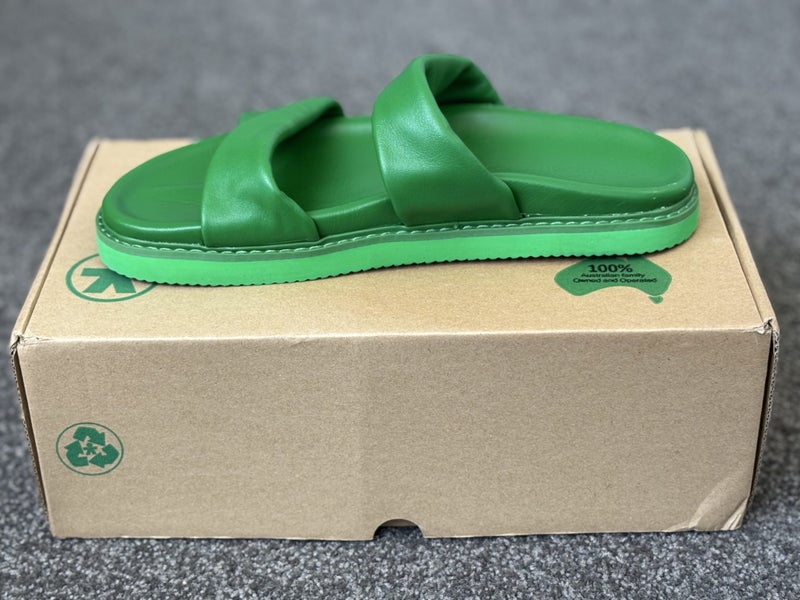 NEW Green Leather Slides s.39 Carousel 2