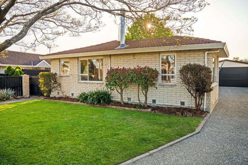 Renovated and Ready for Summer... Must be Sold!64316345401603112