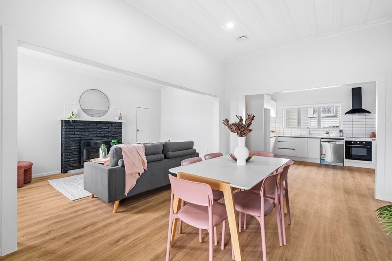 Modernised Character Home, Immediate Possession64316360353537111