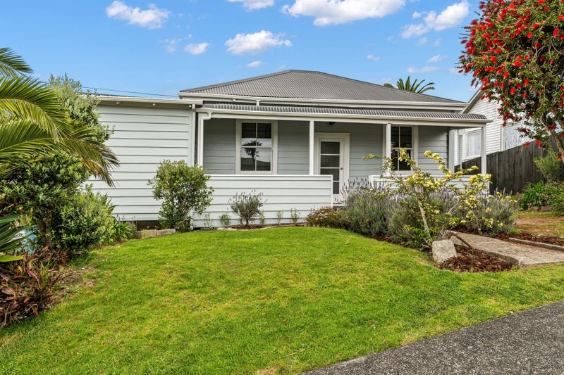 Modernised Character Home, Immediate Possession64316360353537114