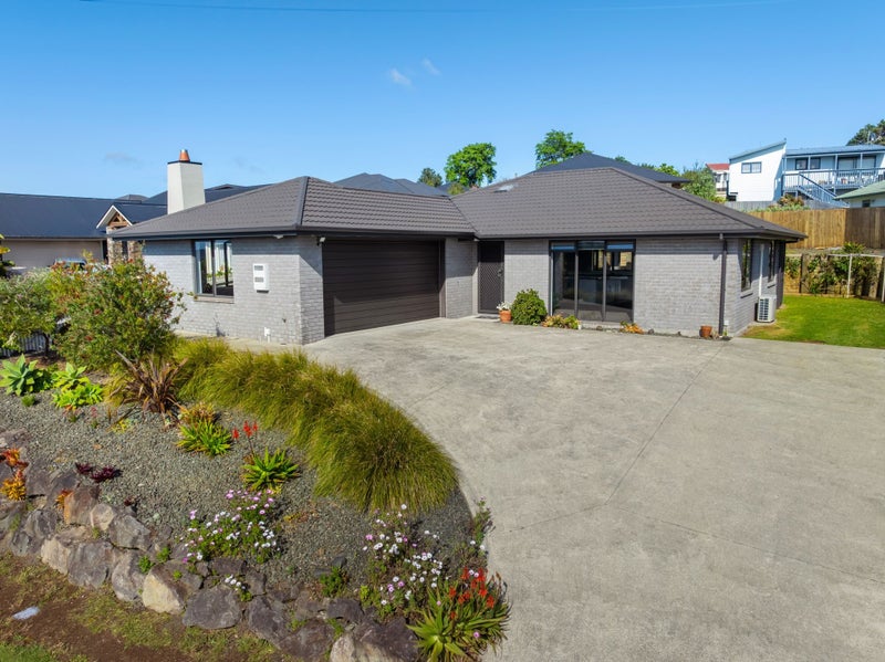 3 bedrooms, 2 bth brick and tile, double glazed64316967469186110