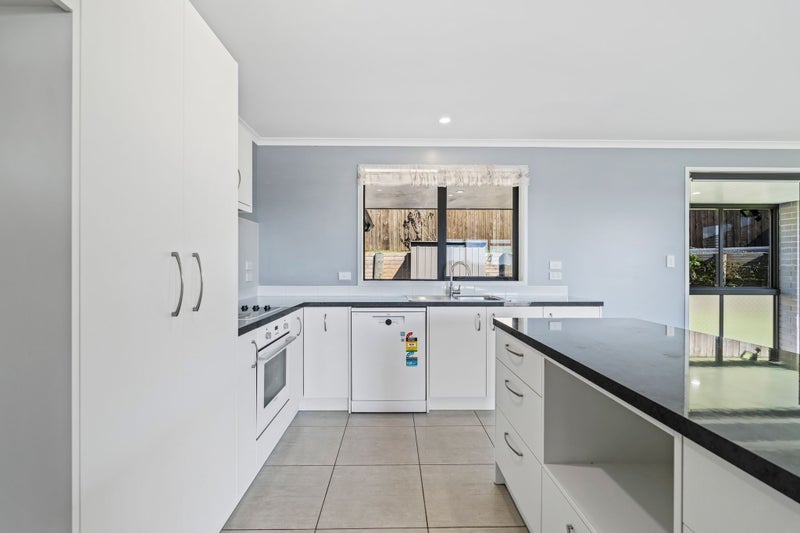 3 bedrooms, 2 bth brick and tile, double glazed64316967469186113