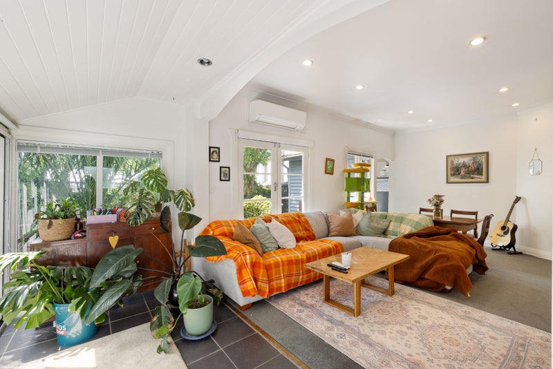 Prime Location and Zoned for Top Schools64316967584899112