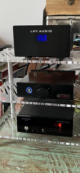 LHY Audio 15volt dual Linear Power Supply - model LPS 25 Carousel 1