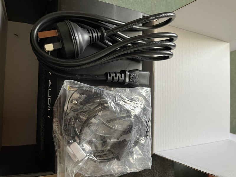 LHY Audio 15volt dual Linear Power Supply - model LPS 25 Carousel 6