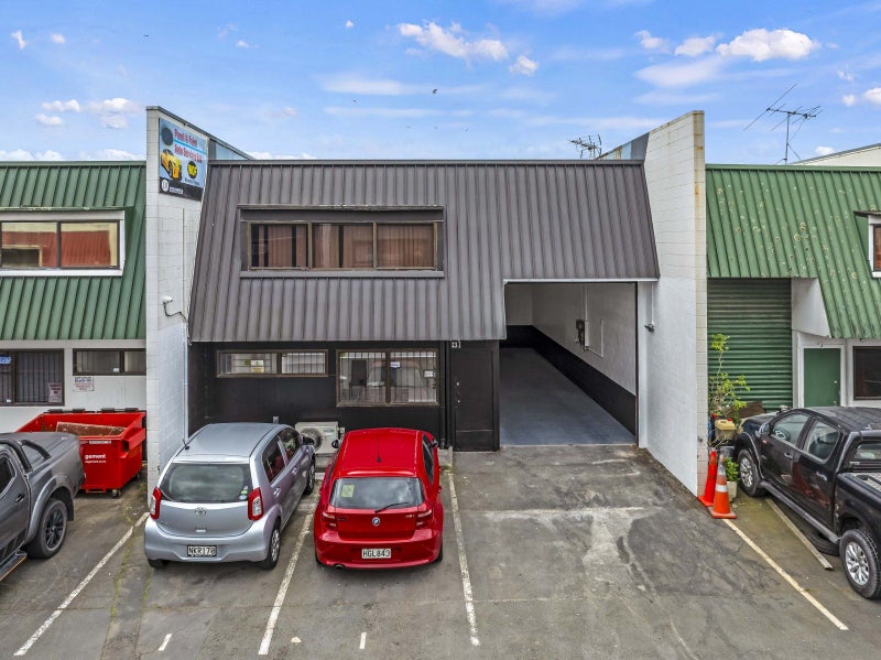 Recently refurbished with vacant possession64316967632387110