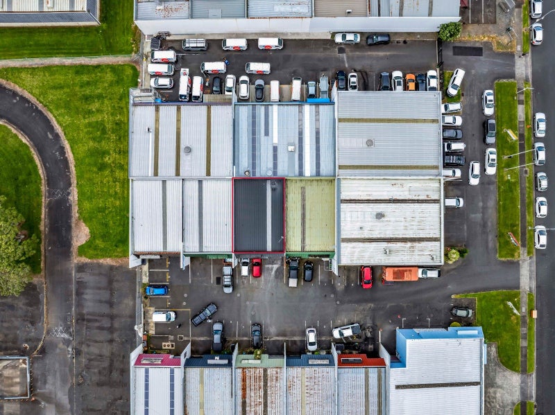 Recently refurbished with vacant possession64316967632387111