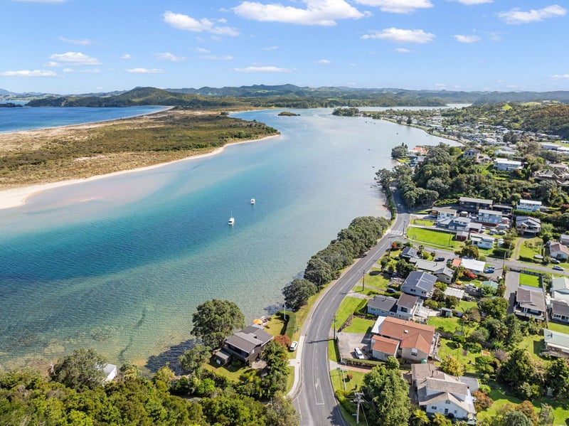 Absolute Water's Edge Tutukaka Coast64317204828035112