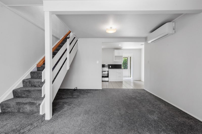 Modern, Stylish, & Renovated Kensington Gem!64317279314691111