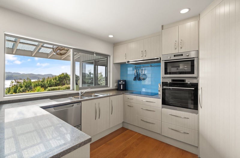 Wake to Unobstructed Harbour Views64317294530307113