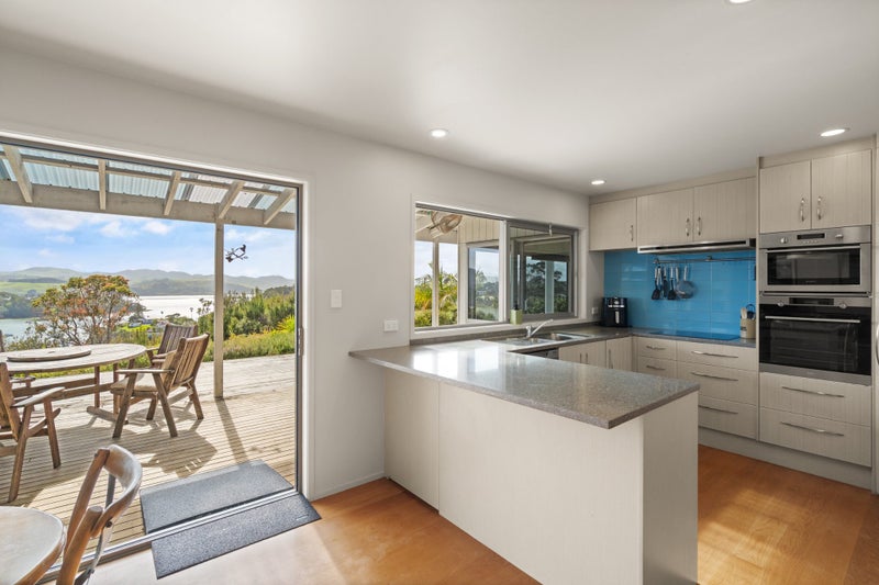 Wake to Unobstructed Harbour Views64317294530307114