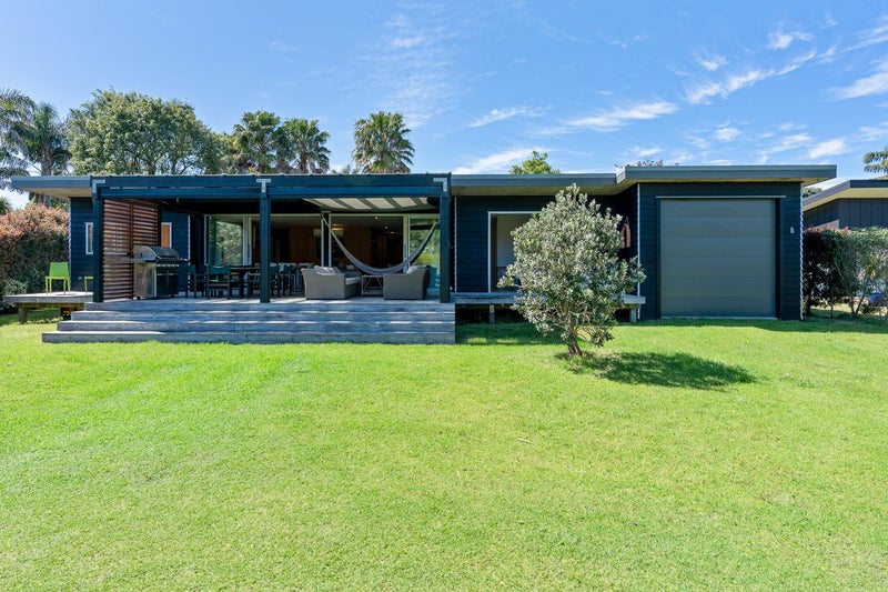 Sunny, Stylish, and Set for Coastal Living64317294640771110