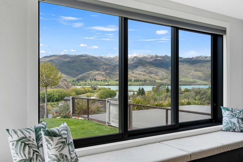 Architectural Brilliance. Views to Live For.64317399449474114