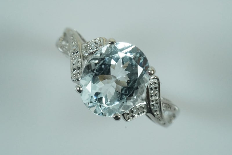 Amazing 9ct White gold ICY Aquamarine & diamond ring Carousel 2