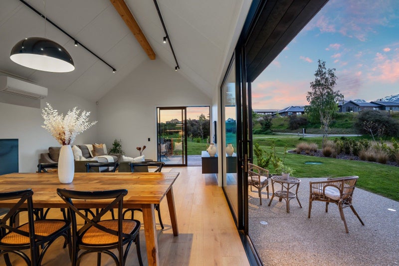 Act Now – Clear Instructions to Sell!64317683508097112