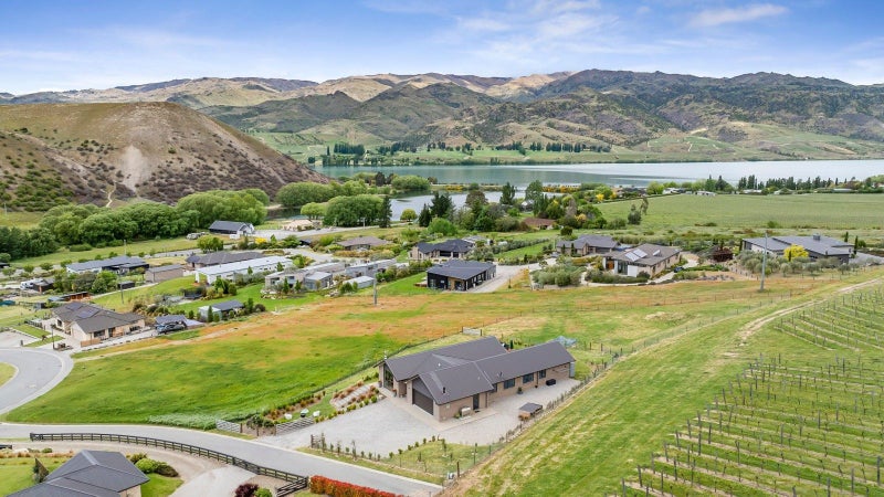 Exceptional Views, Stroll to the Lake64317804333954112