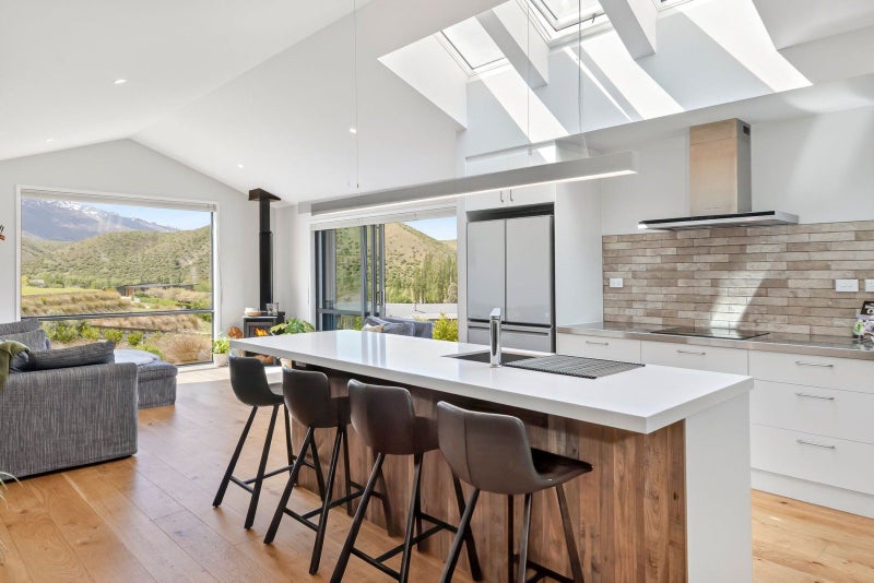 Exceptional Views, Stroll to the Lake64317804333954113