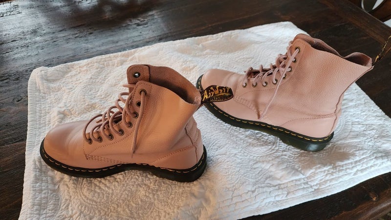 ~" Dr Martens "~ Pascal Peach Leather Lace Up Boots ~ Size 9 ~64419217123713112