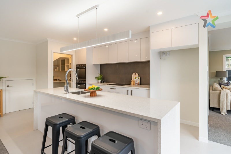 EXUCUTIVE FAMILY HOME, STYLE & SUSTAINIBILITY64318200773891114