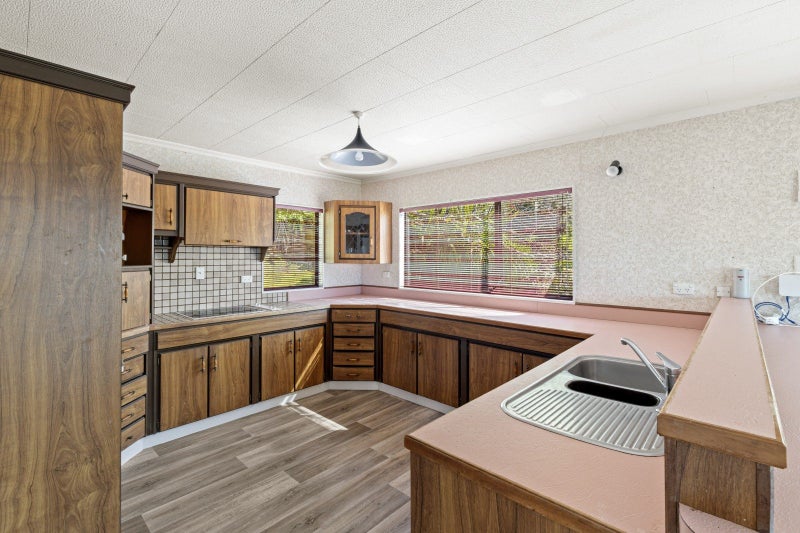 Elevated home, flat, and with views64318308214146112