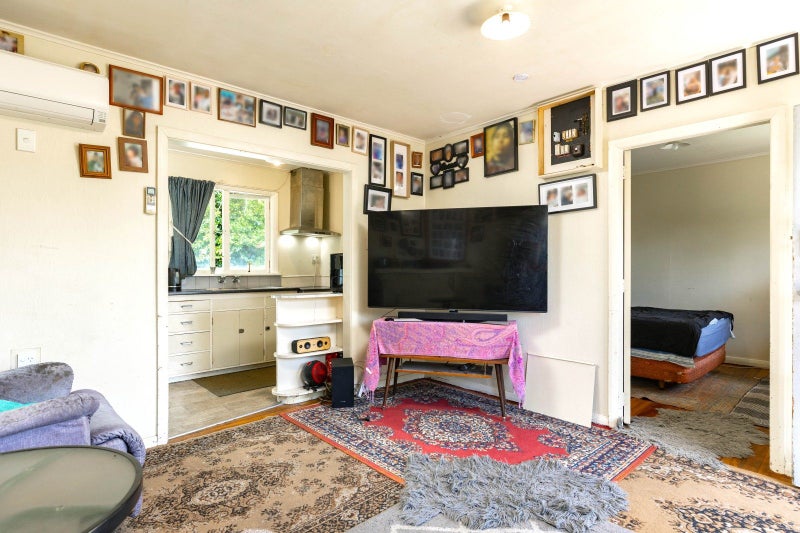 Plenty of potential - two bed unit in top location64396012366466113