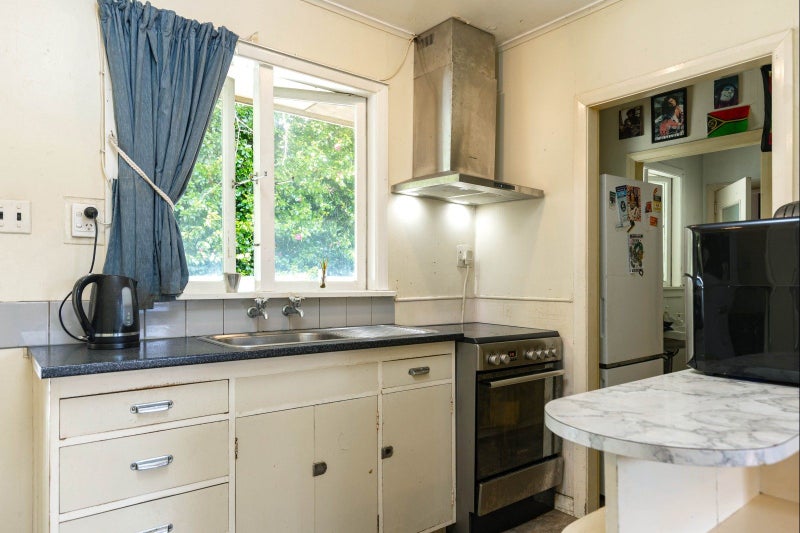 Plenty of potential - two bed unit in top location64396012366466114