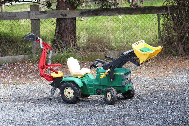 John Deere Tractor - children’s ride on Carousel 7