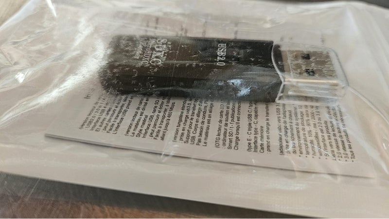 USB 2.0 SD Card Reader Adapter + 2x 64mb SD Memory Card Carousel 3