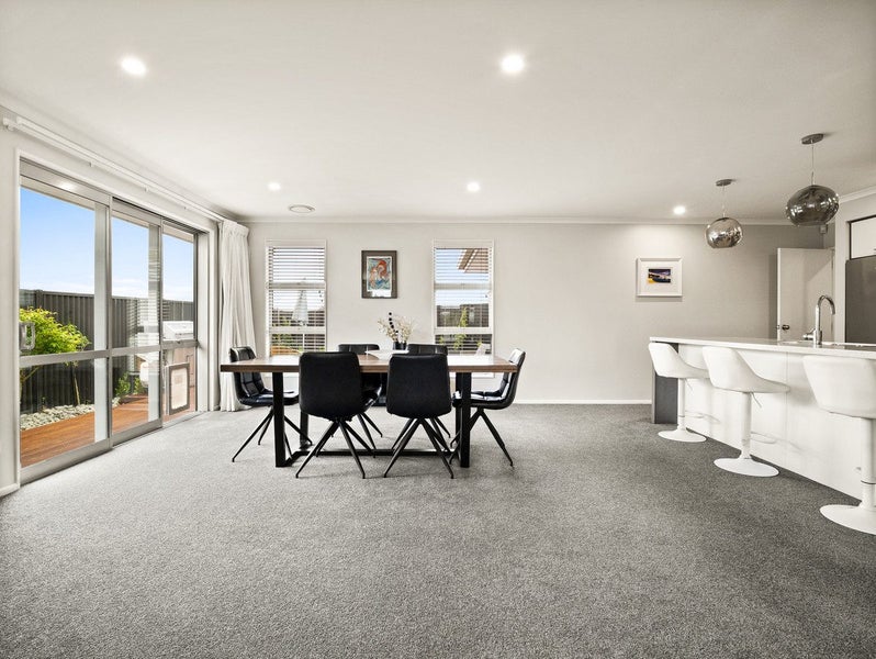 Modern Living & Effortless Style64318808224257112